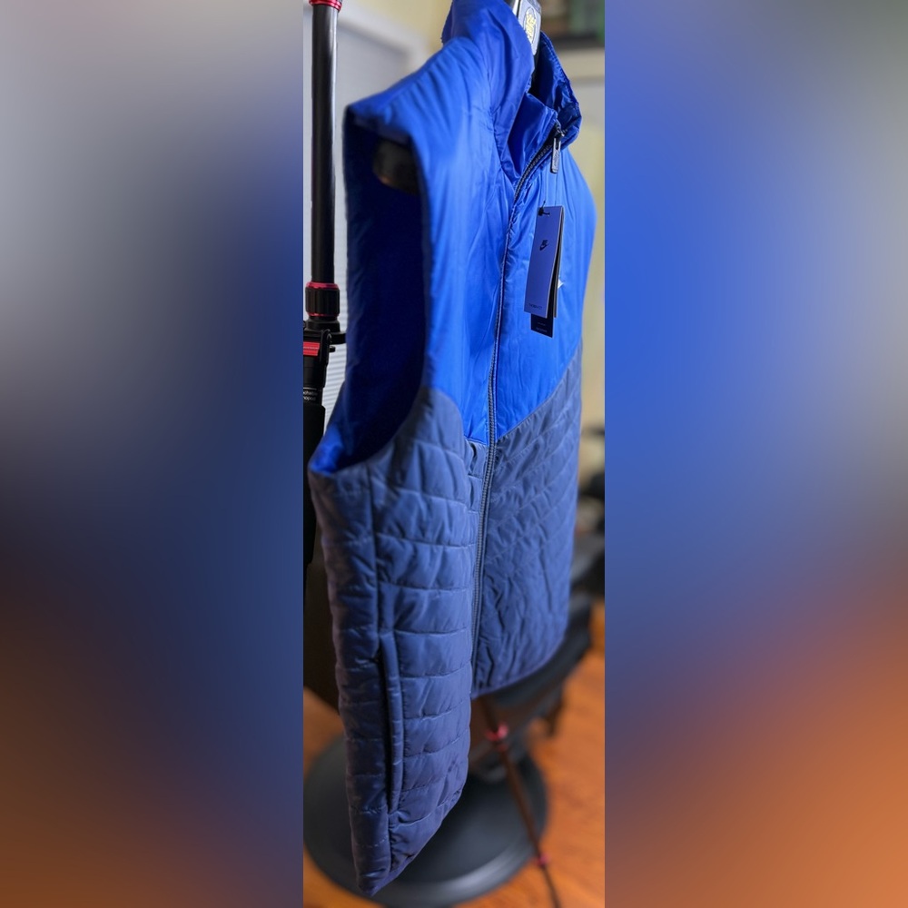 Gorgeous Nike Therma-FIT 
Midweight Puffer VEST!!! - Picture 4 of 9